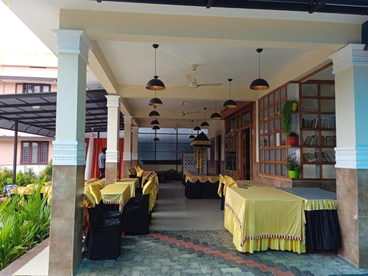 Meghdoot River Resort Kochi Екстер'єр фото
